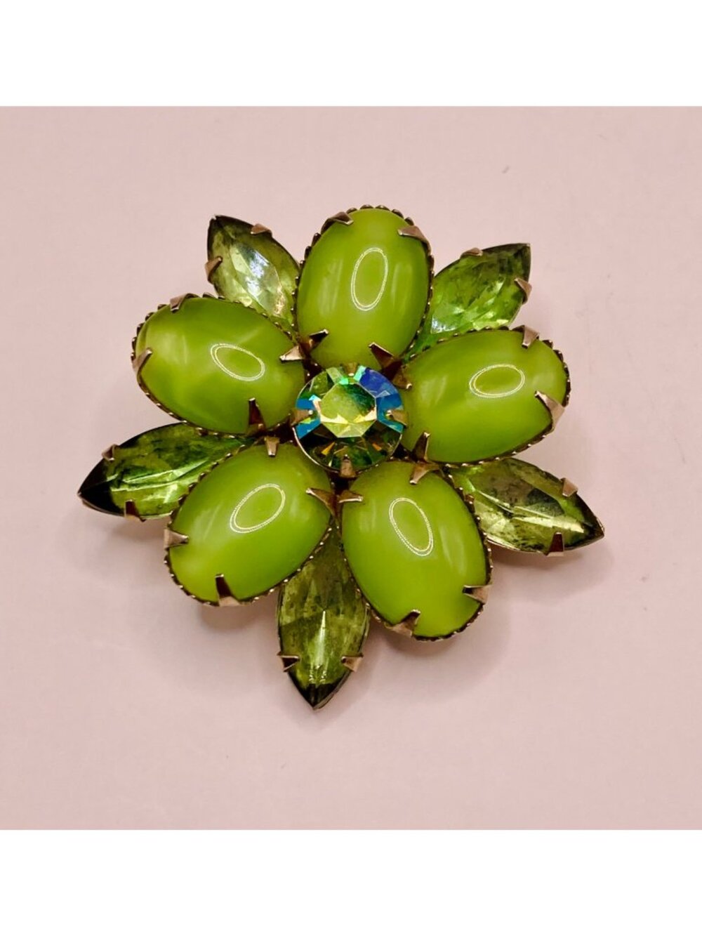 Vintage Mid-Century Green Rhinestone Flower Brooch Aurora Borealis Center -115B
